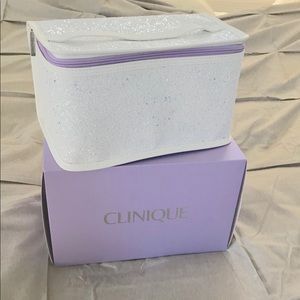 Clinique 2019 Fan Favourites Glittery Train Case